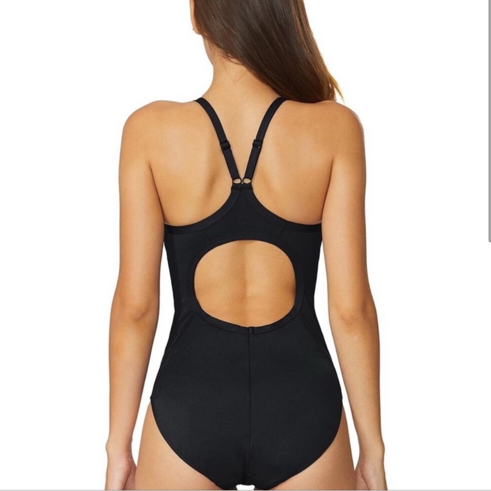 Baleaf One Piece Swimsuit
Women Size 38/L - Picture 2 of 6